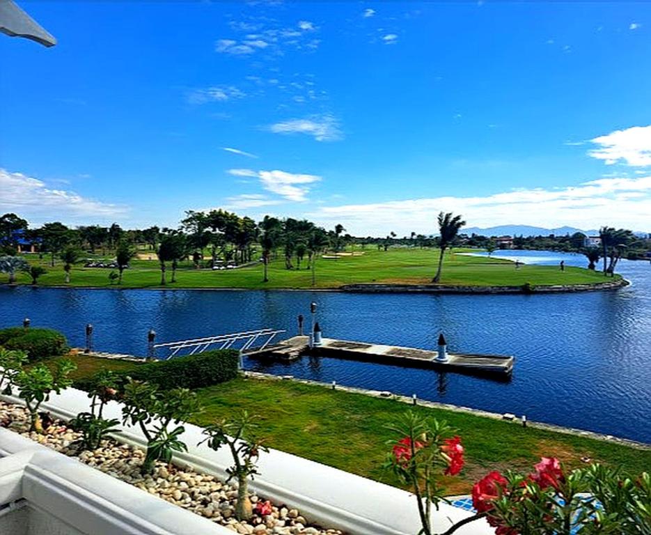 Amazing Riverside Villa in Bang Pakong photo