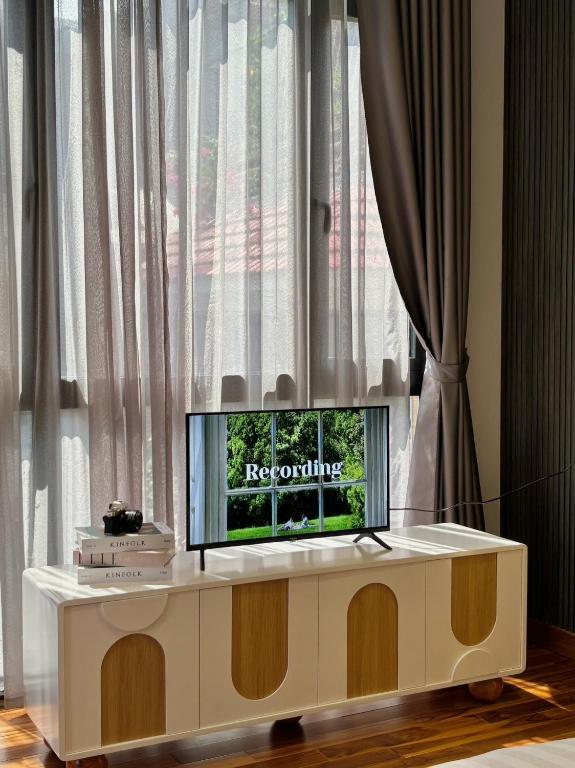 TV a/nebo společenská místnost v ubytování CEVA Hotel & Apartment Danang