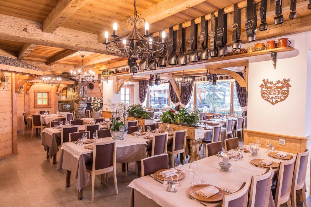 Restaurace v ubytování Hôtel L'Ensoleillé