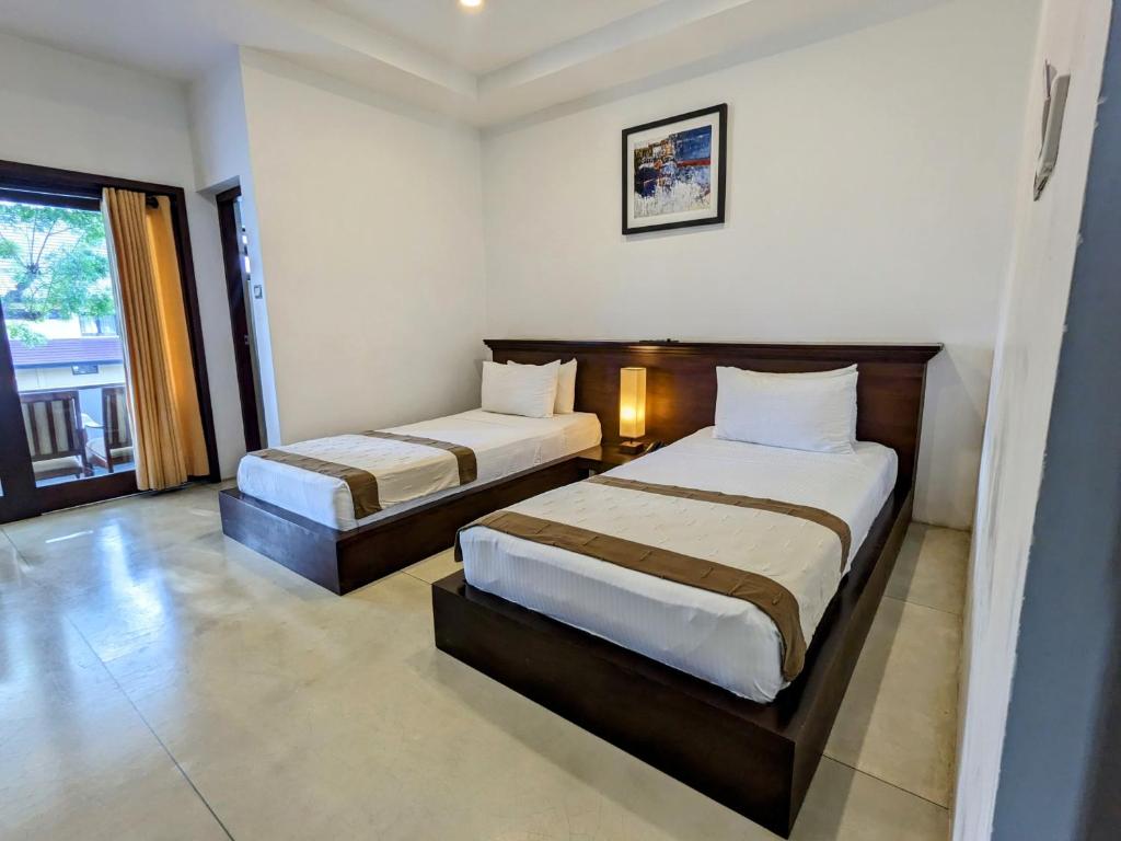 Postel nebo postele na pokoji v ubytování Rajarata Hotel Anuradhapura