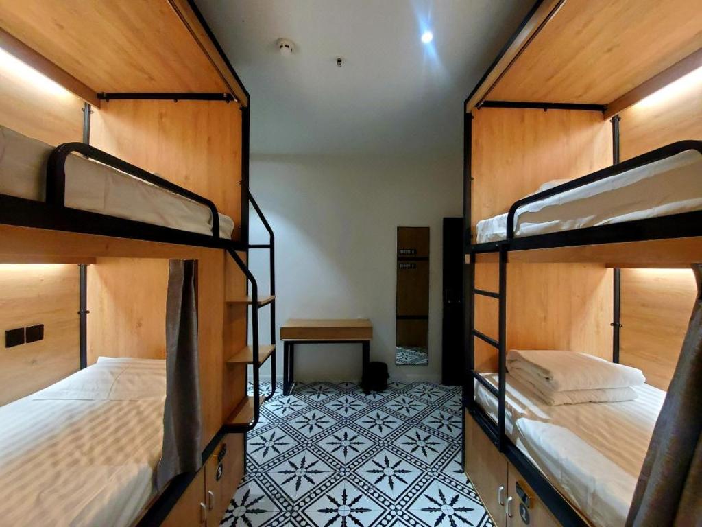 Postel nebo postele na pokoji v ubytování Chengdu Local Tea Hostel - Short Walk To Taikooli - Chill & Social Coffee Lounge - Metro downstairs - Free Activities - Friendly English Speaking Staff - Tibet, Panda, Buddha & Snow Mountain Tours