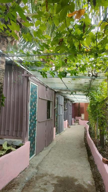 an empty hallway of a building with plants at Happy Farm Homestay in Ấp Long Ðại