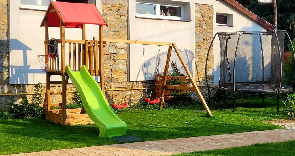 Herní místnost nebo prostor pro děti v ubytování Apartmány Anička vo Važci