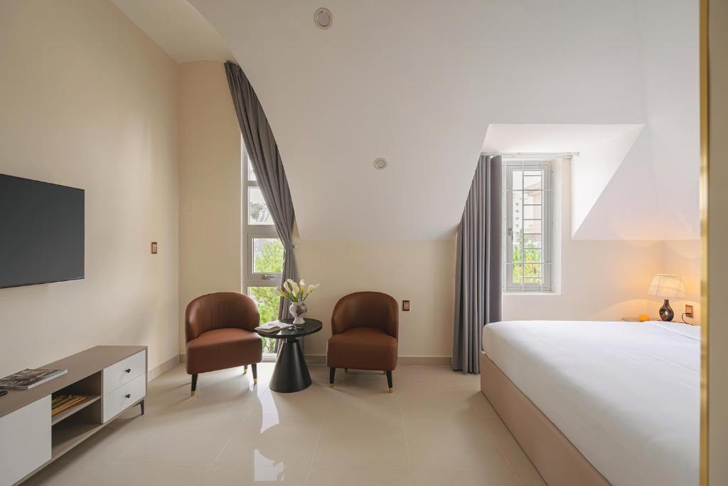 TV a/nebo společenská místnost v ubytování The One Da Lat Hotel
