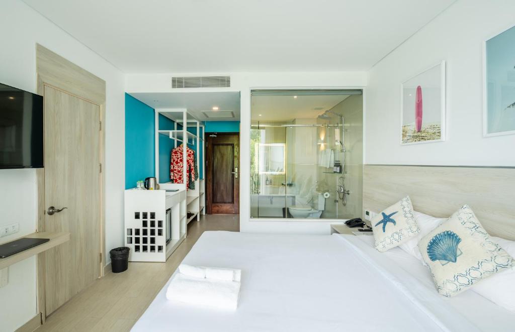 Standard Queen Room with Garden View