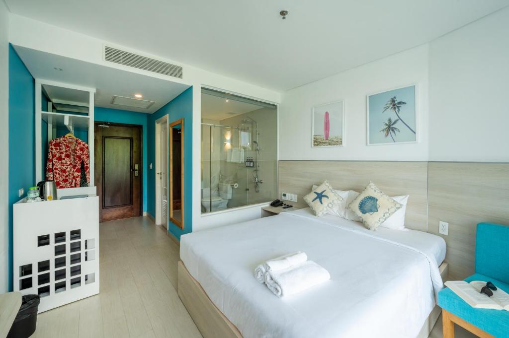 Standard Queen Room with Garden View