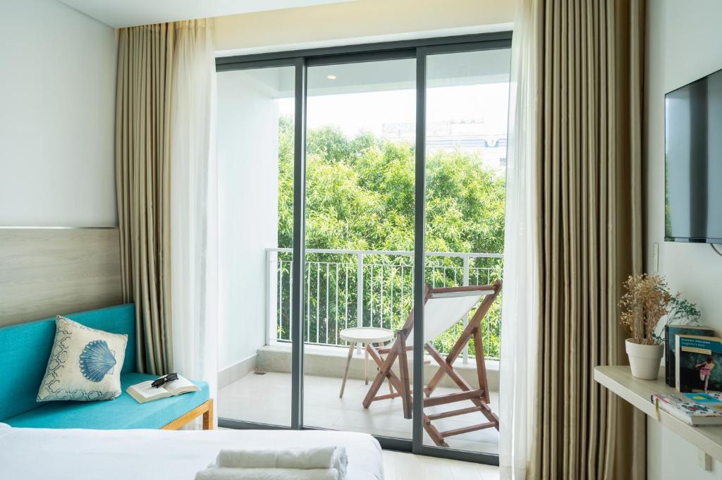 Standard Queen Room with Garden View