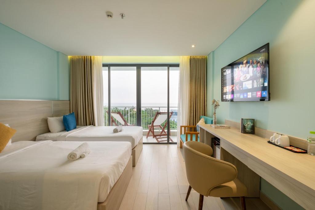 Deluxe Twin Room with Two Single Beds and Sea View