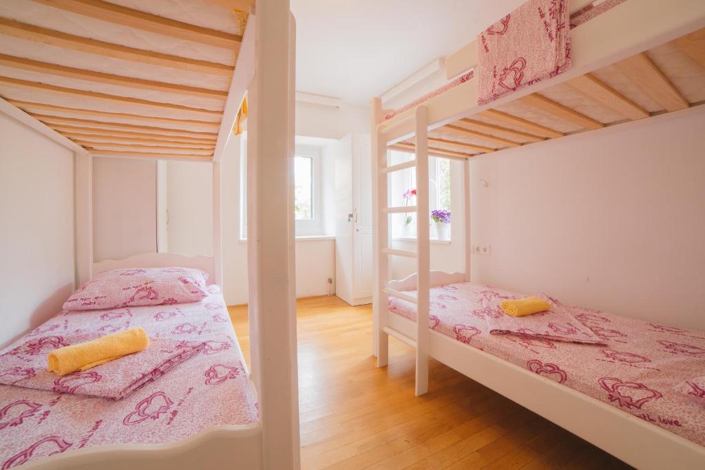Postel nebo postele na pokoji v ubytování Cheap Sleep Marinero
