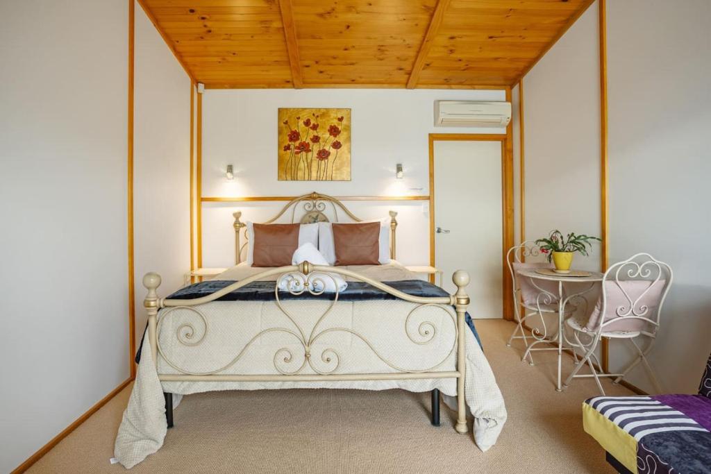 Entire Poolside Accommodation - Resim 2