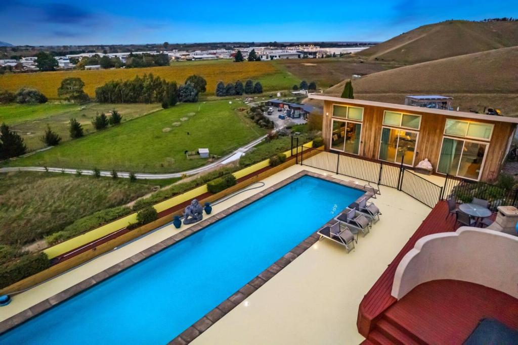 Entire Poolside Accommodation - Resim 34