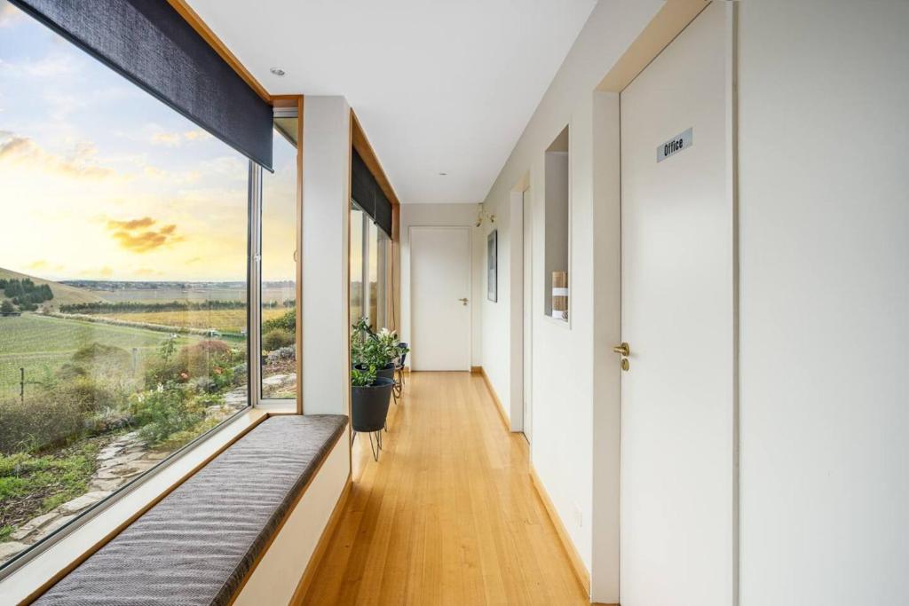 Entire Poolside Accommodation - Resim 35