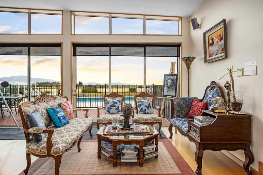 Entire Poolside Accommodation - Resim 32