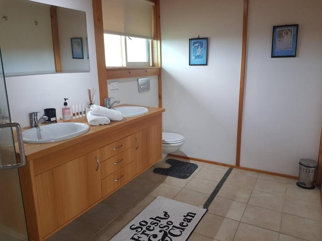 Entire Poolside Accommodation - Resim 21