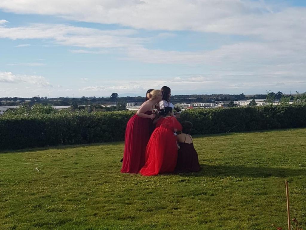 Entire Poolside Accommodation - Resim 18