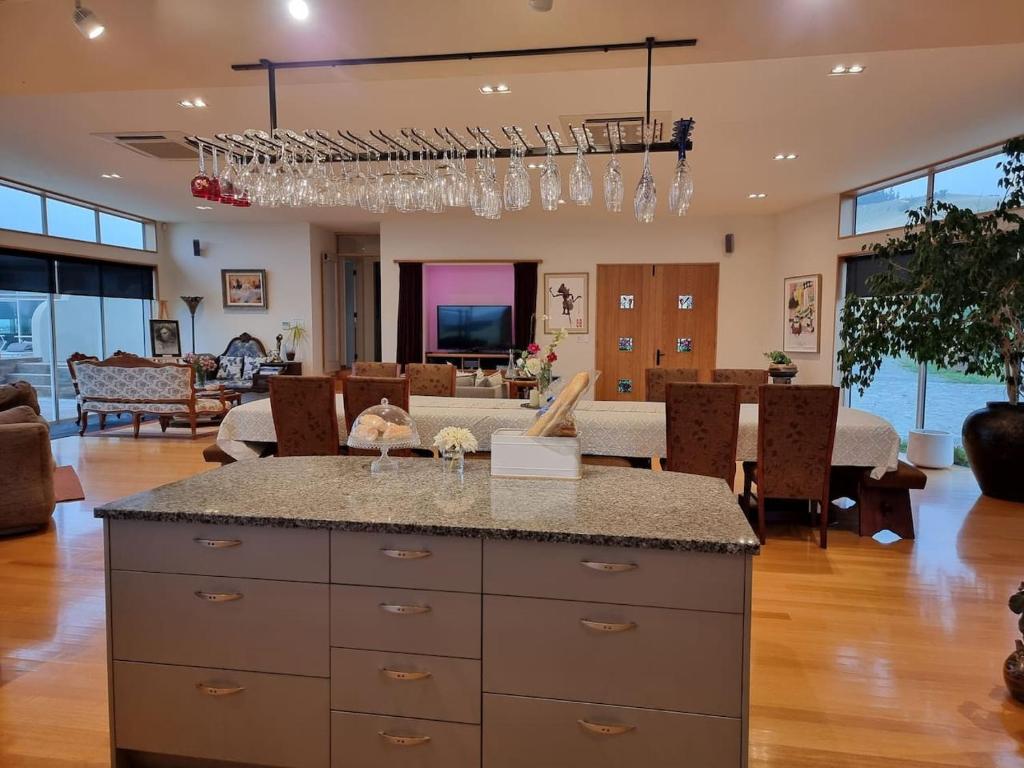 Entire Poolside Accommodation - Resim 4