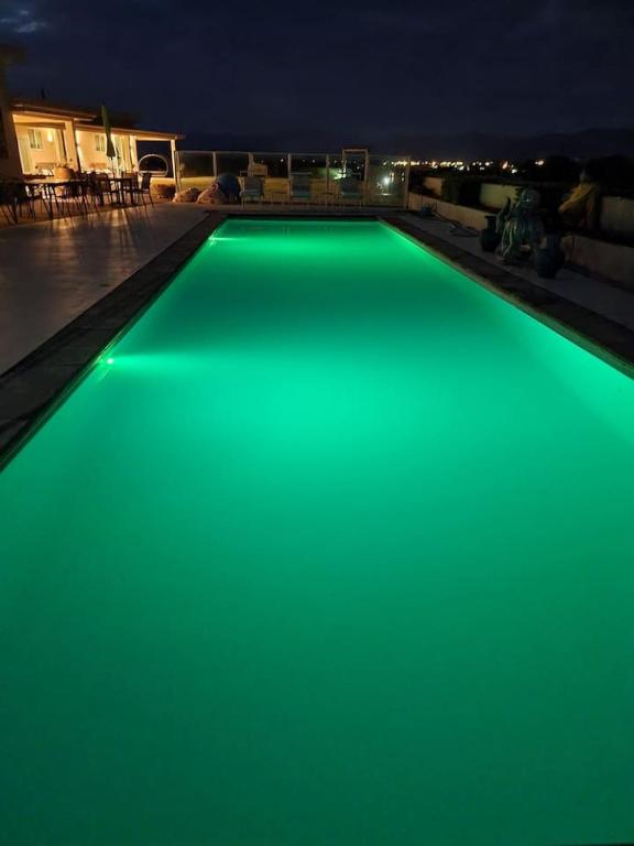 Entire Poolside Accommodation - Resim 16