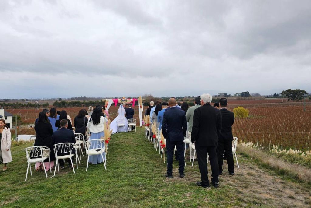 Entire Poolside Accommodation - Resim 11