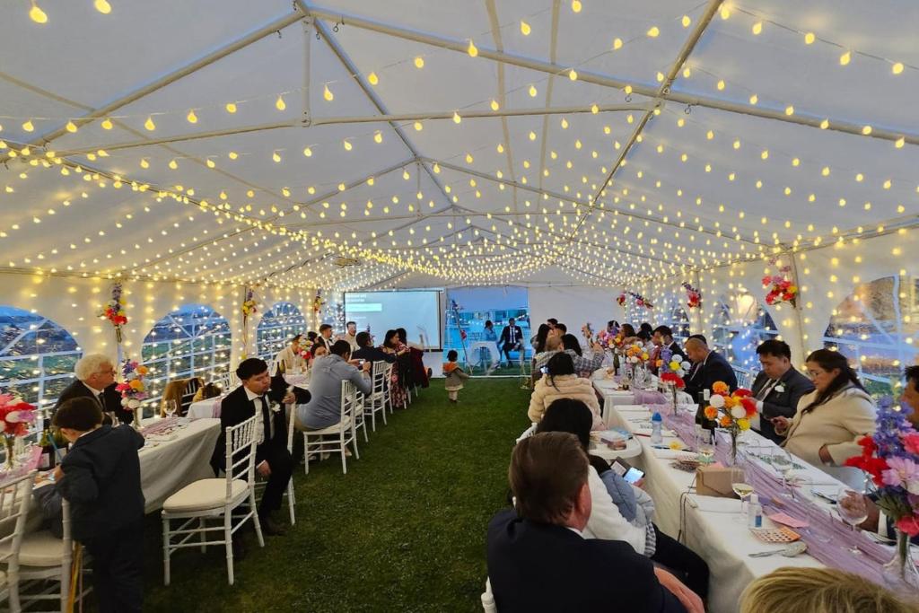 Entire Poolside Accommodation - Resim 8