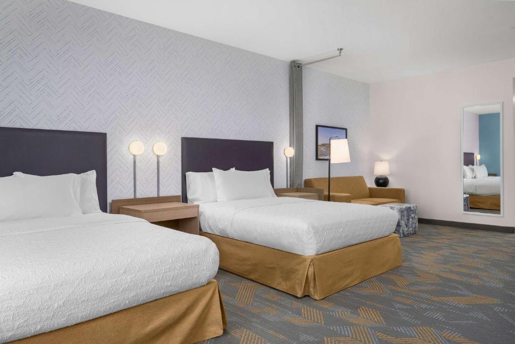 Home2 Suites By Hilton Eureka - Queen Studio Suite - Mobility/Hearing Accessible