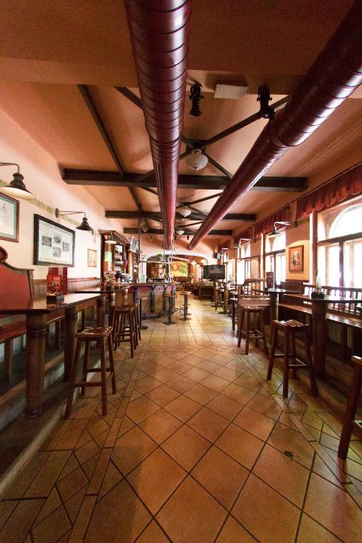 Restaurace v ubytování Hotel Zvezda