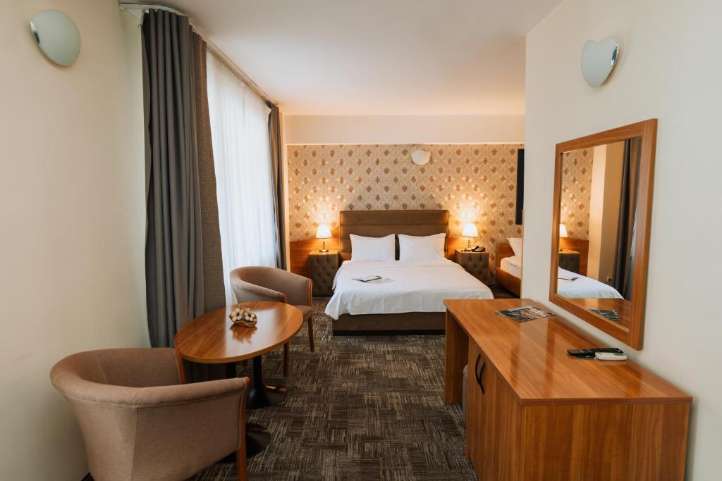 
Triple Room with Spa Access
