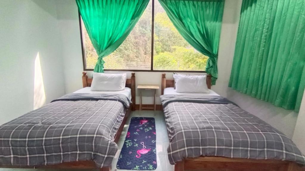 Postel nebo postele na pokoji v ubytování Mountain View Hostel - Krabi Airport near Wat ThamSuea