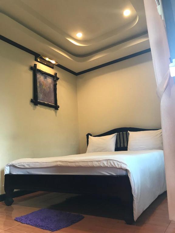 Postel nebo postele na pokoji v ubytování บ้านต้นรักษ์ BanTonRuk Takuapa