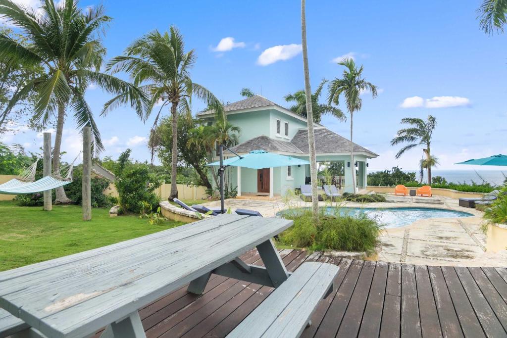 Bazén v ubytování Hospitality Expert Greens 2BR Pool Beach nebo v jeho okolí