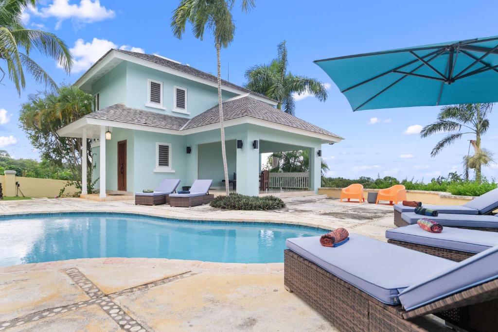 Bazén v ubytování Hospitality Expert Greens 2BR Pool Beach nebo v jeho okolí