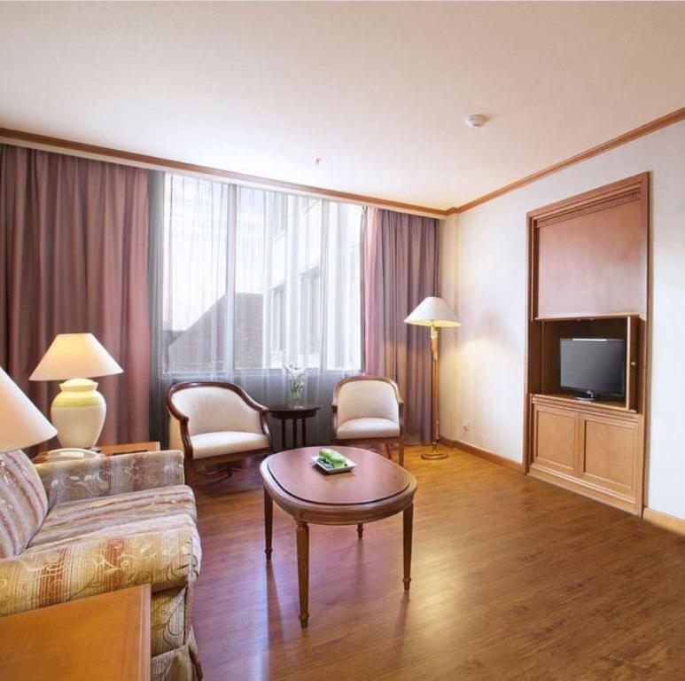TV a/nebo společenská místnost v ubytování Hotel Sahid Jaya Solo