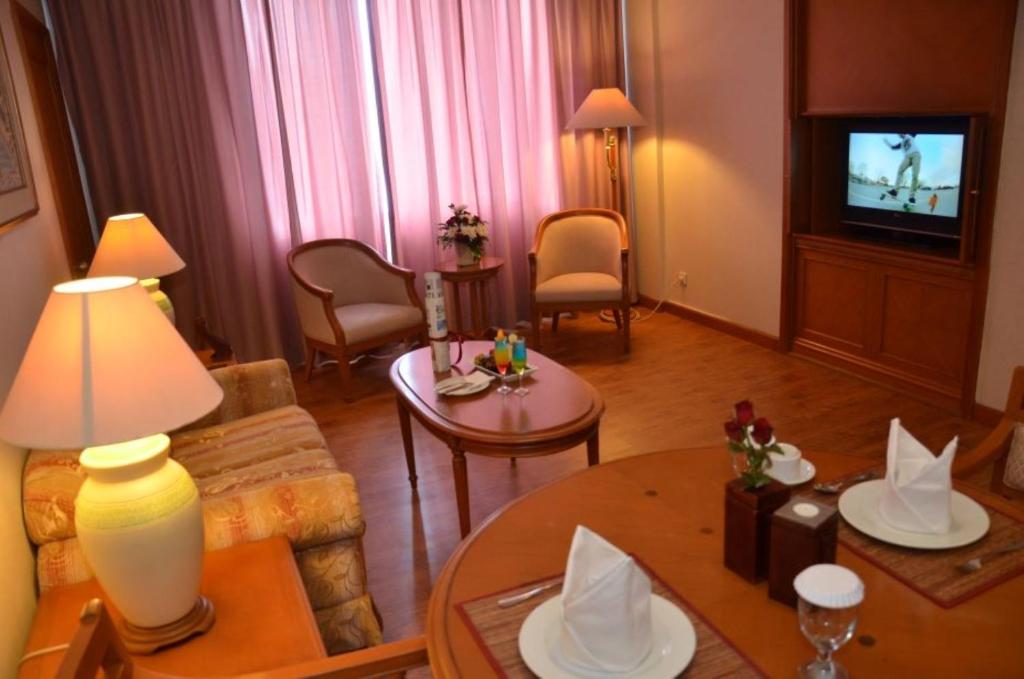 TV a/nebo společenská místnost v ubytování Hotel Sahid Jaya Solo