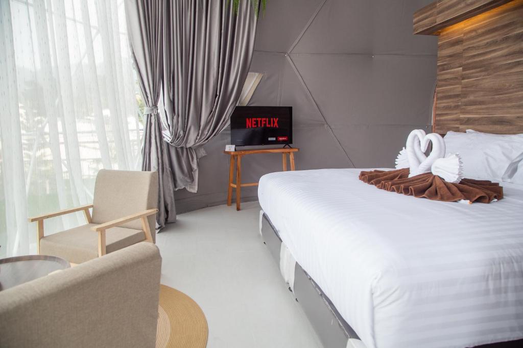 Voodi või voodid majutusasutuse Sunny Side Resort Koh Tao toas