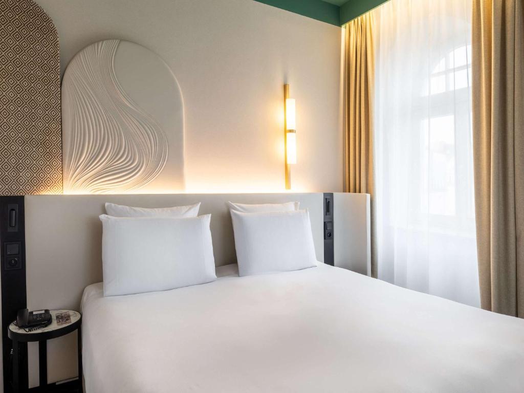 Łóżko lub łóżka w pokoju w obiekcie Rezydent Hotel Sopot - MGallery Collection