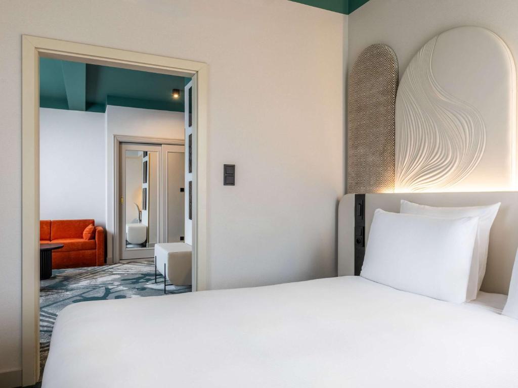 Łóżko lub łóżka w pokoju w obiekcie Rezydent Hotel Sopot - MGallery Collection
