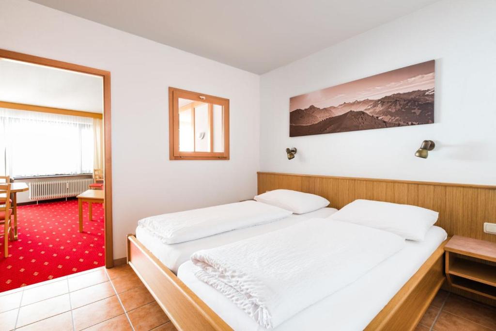 Postel nebo postele na pokoji v ubytování Aparthotel Kleinwalsertal