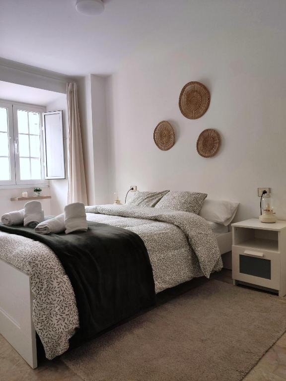 a white bedroom with a bed and a window at O Soño de Santiago - Casa rural Mondoñedo, Galicia in Mondoñedo
