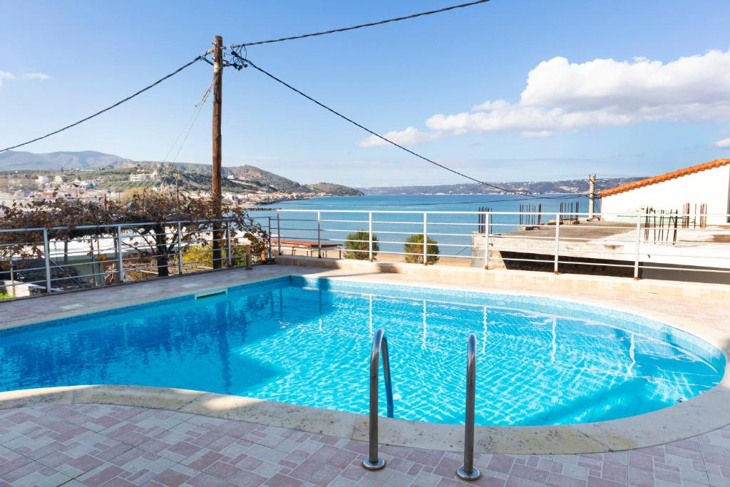 Bazén v ubytování Villa Kimi -New listing with sea views! nebo v jeho okolí