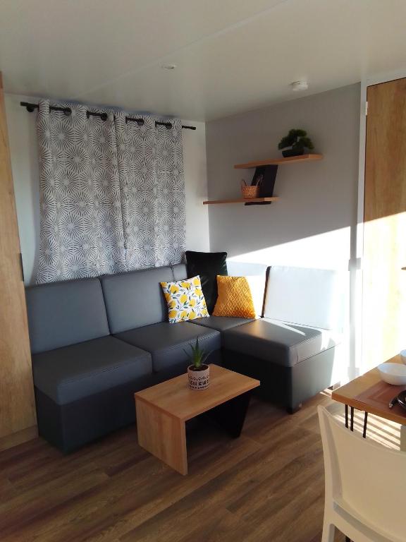 Posedenie v ubytovaní Camping les lodges du lagon
