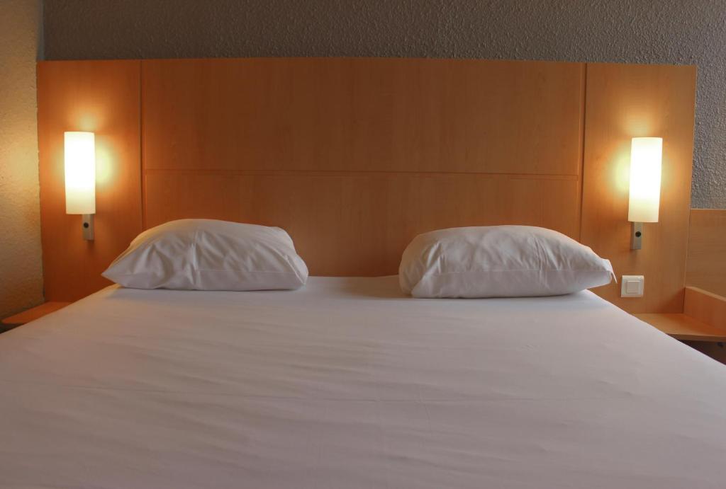Postel nebo postele na pokoji v ubytování ibis Dijon Sud