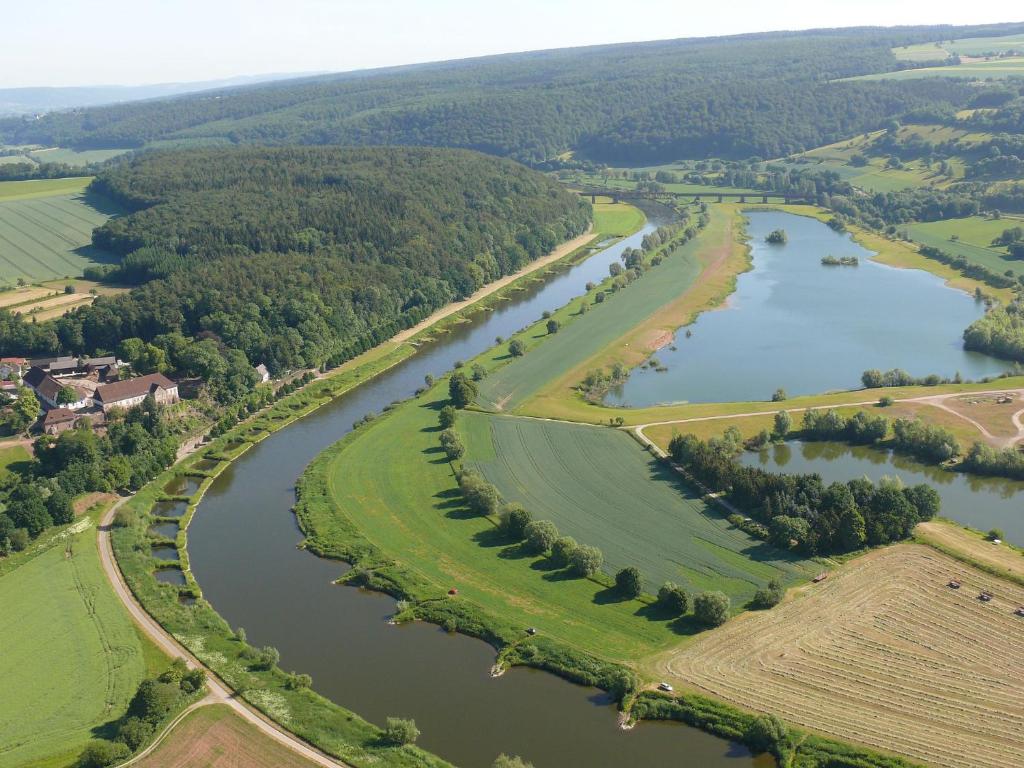 Peisaj natural din apropierea acestei pensiuni