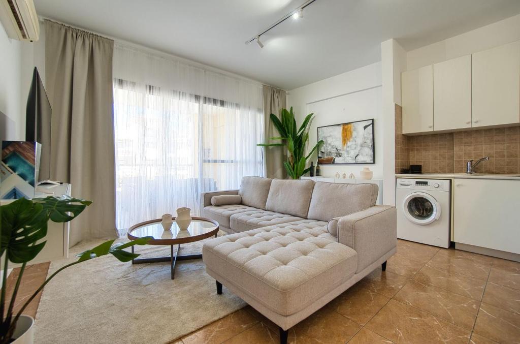 Queen Gardens 212