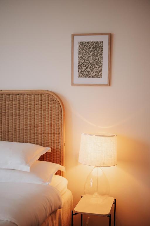 Postel nebo postele na pokoji v ubytování The Lab Hotel
