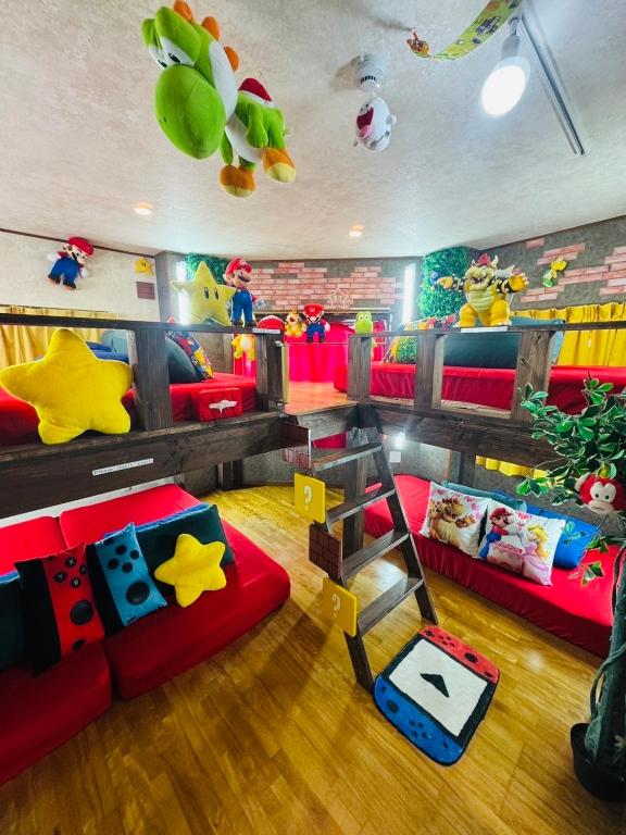 a childrens room with red and blue beds and toys at Hotel Emiru 敷地内駐車場2台 in Osaka