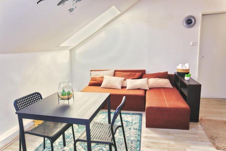 Χώρος καθιστικού στο B Private room in city center in Bratislava