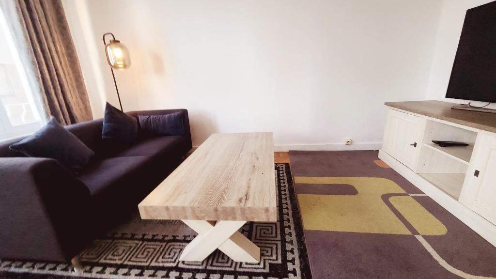 TV a/nebo společenská místnost v ubytování Room For Rent in Antwerpen