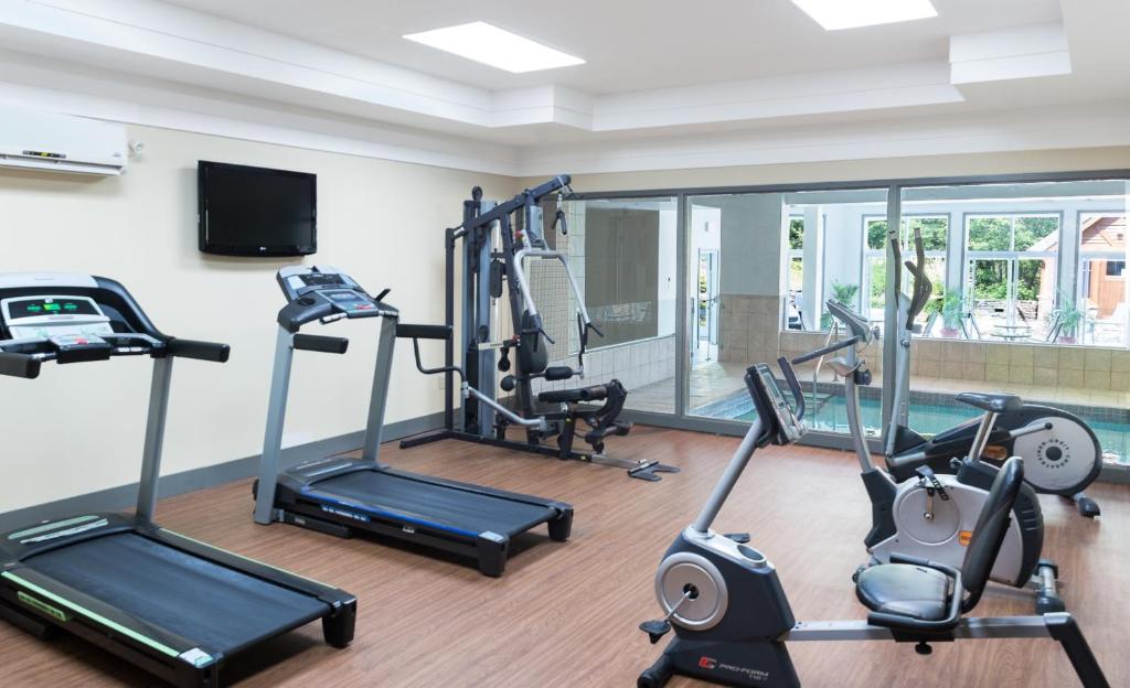 Fitness centrum a/nebo fitness zařízení v ubytování Manoir des Sables Hôtel & Golf