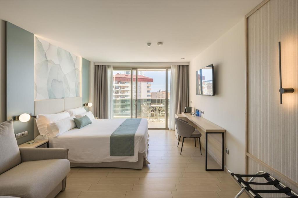 Cama ou camas em um quarto em AR Diamante Beach & SPA Hotel 4 SUP