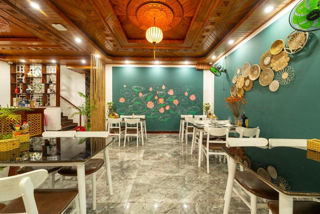 Khu vực ghế ngồi tại May Boutique Villa Hội An