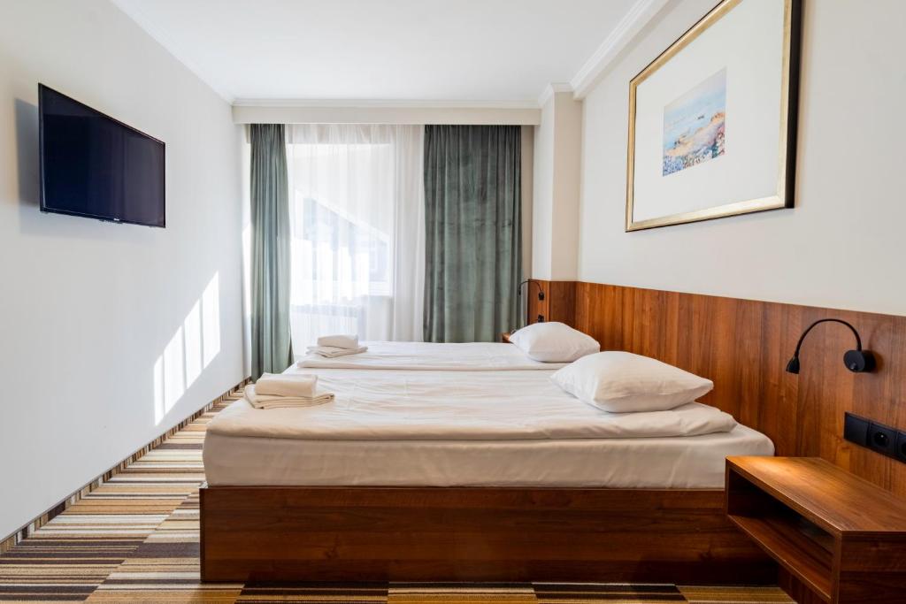 Gulta vai gultas numurā naktsmītnē Hit Hotel